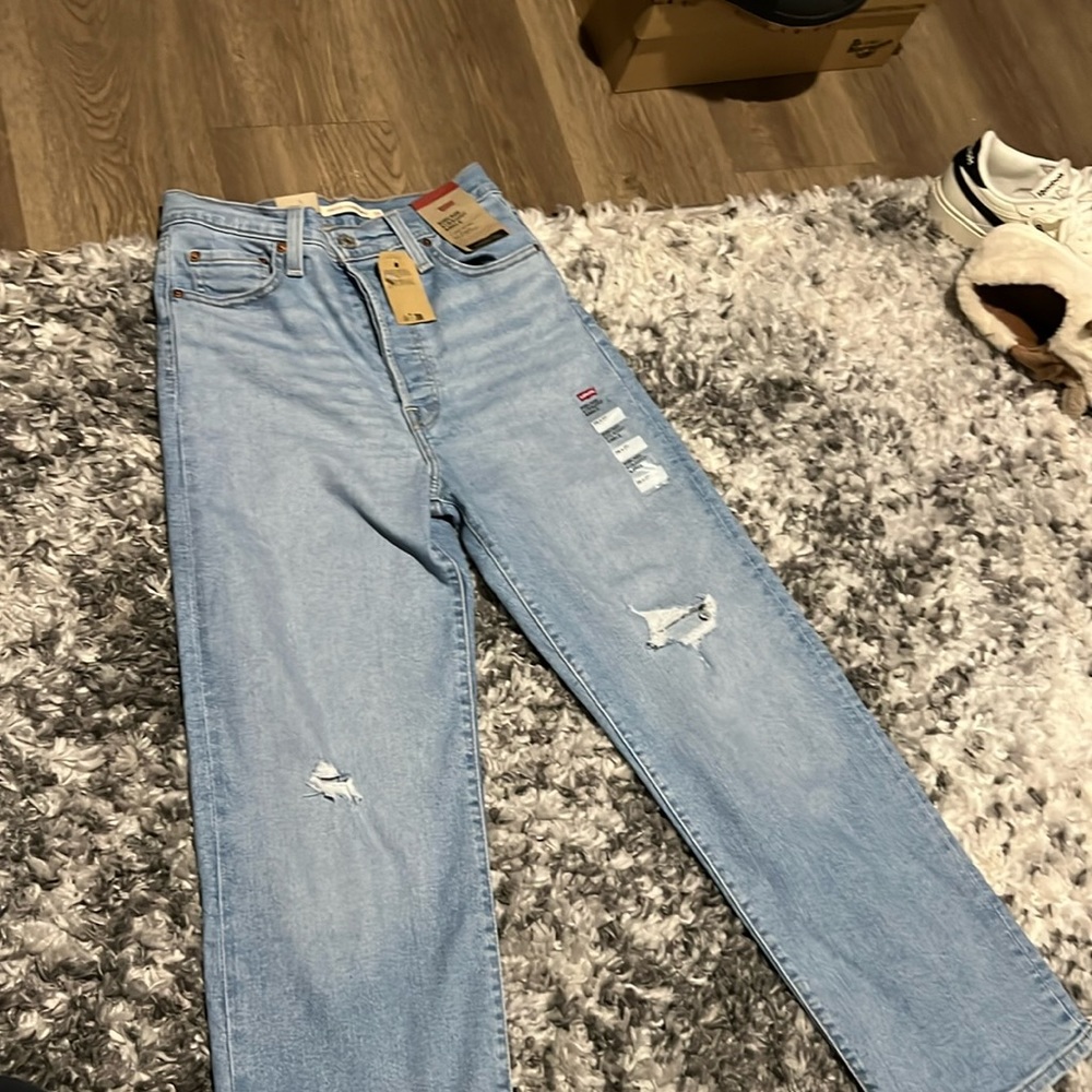 Levi’s ribcage straight ankle. Size 26x27